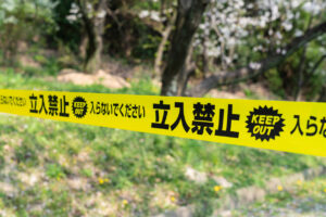 A tape that informs you of the exclusion zone. Image of regulation line.